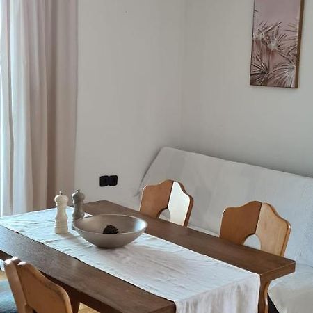 Apartmani Jelena Petrčane Exterior foto