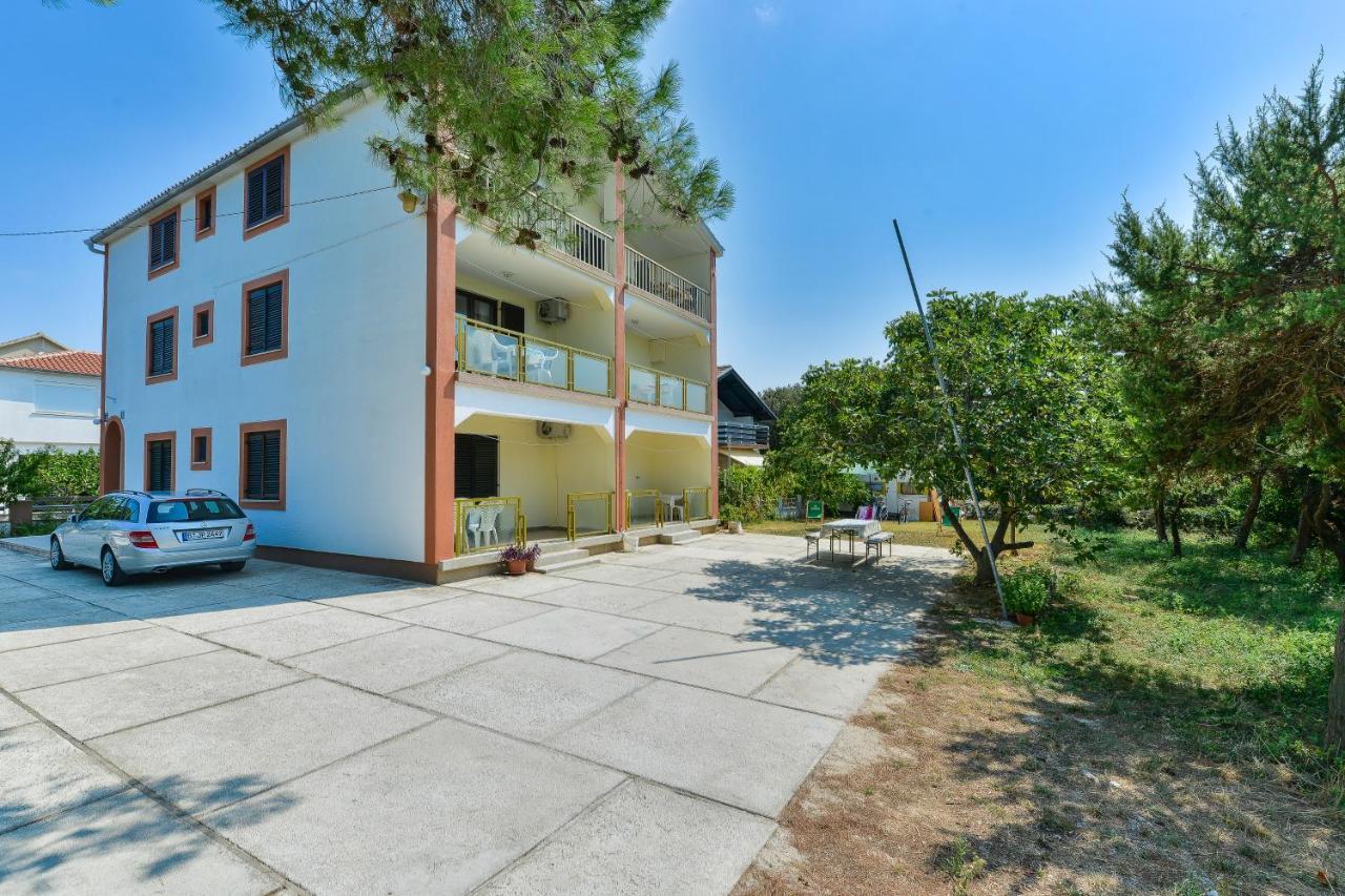 Apartmani Jelena Petrčane Exterior foto